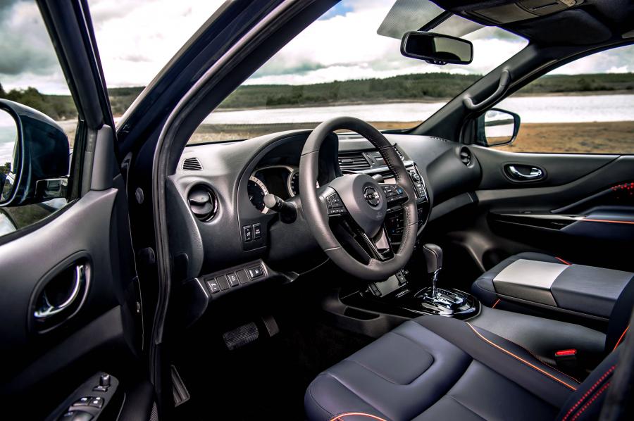 Интерьер Nissan Navara Dark Sky Concept (D23) 2018 года  (фото 24 из 38)
